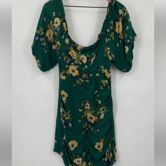 NWOT URBAN OUTFITTERS FLORAL PRINTED RUCHED MINI OFF THE SHOULDER DRESS GREEN - Picture 7 of 13